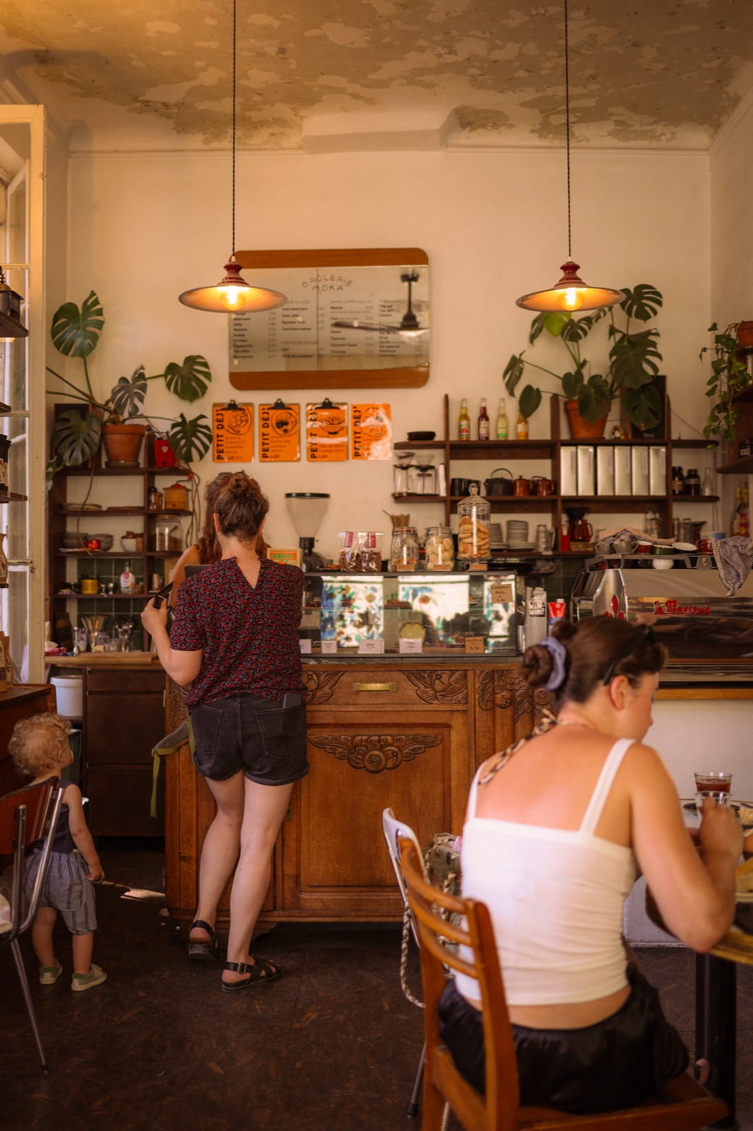 Intérieur de la boutique Brûlerie MÖKA à Marseille